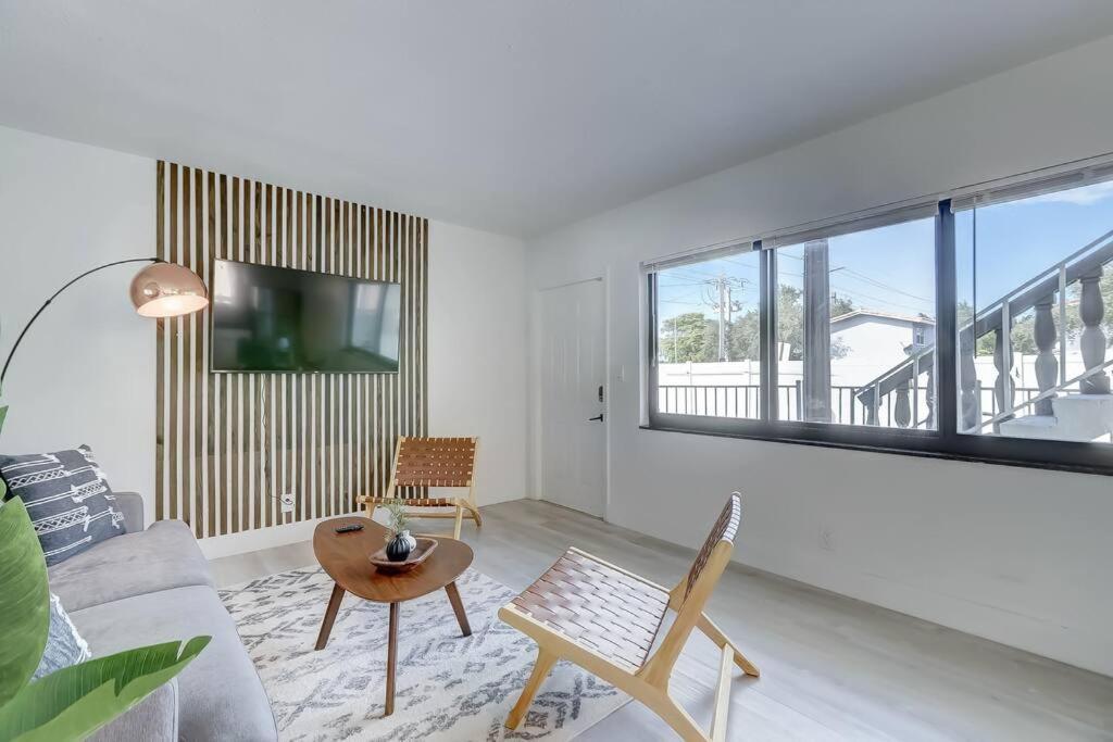 Chic Retreat: 2Br Apartment! Форт Лодърдейл Екстериор снимка