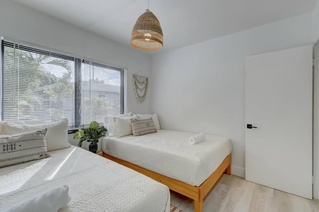Chic Retreat: 2Br Apartment! Форт Лодърдейл Екстериор снимка