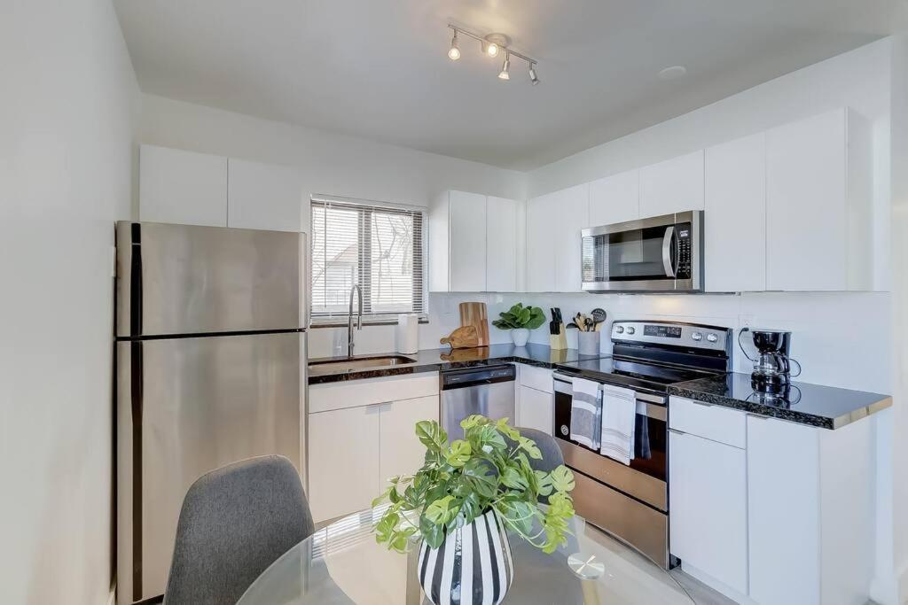 Chic Retreat: 2Br Apartment! Форт Лодърдейл Екстериор снимка