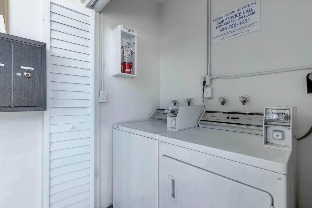 Chic Retreat: 2Br Apartment! Форт Лодърдейл Екстериор снимка