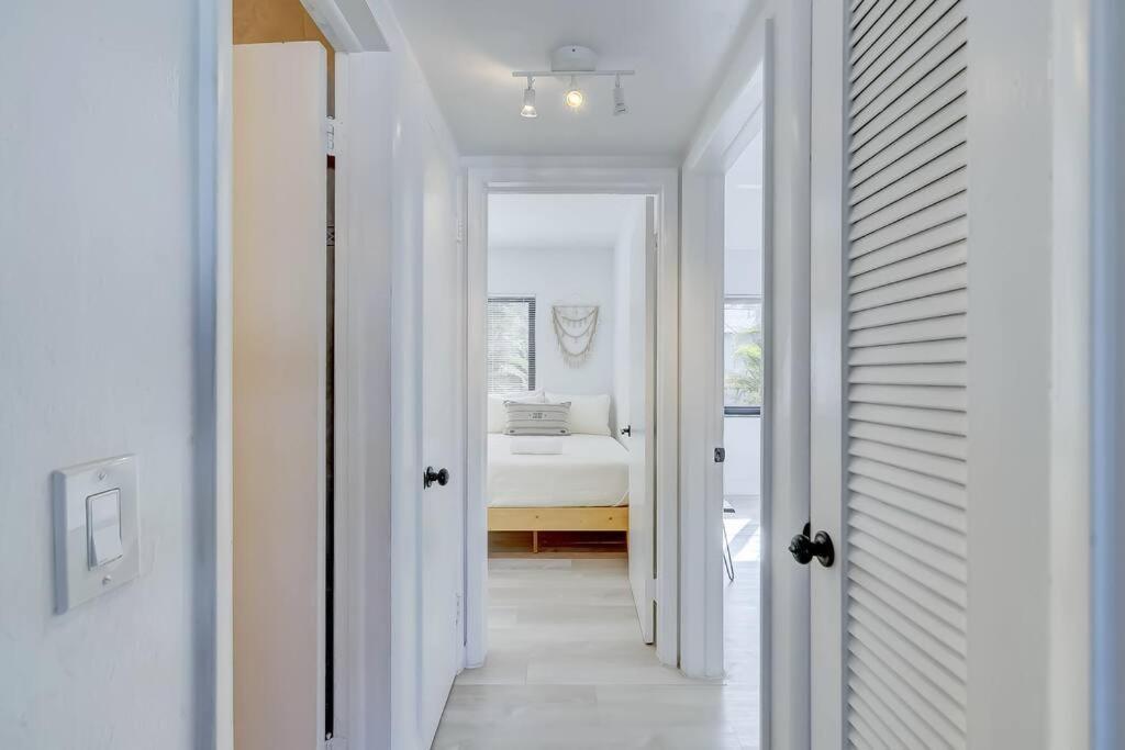 Chic Retreat: 2Br Apartment! Форт Лодърдейл Екстериор снимка