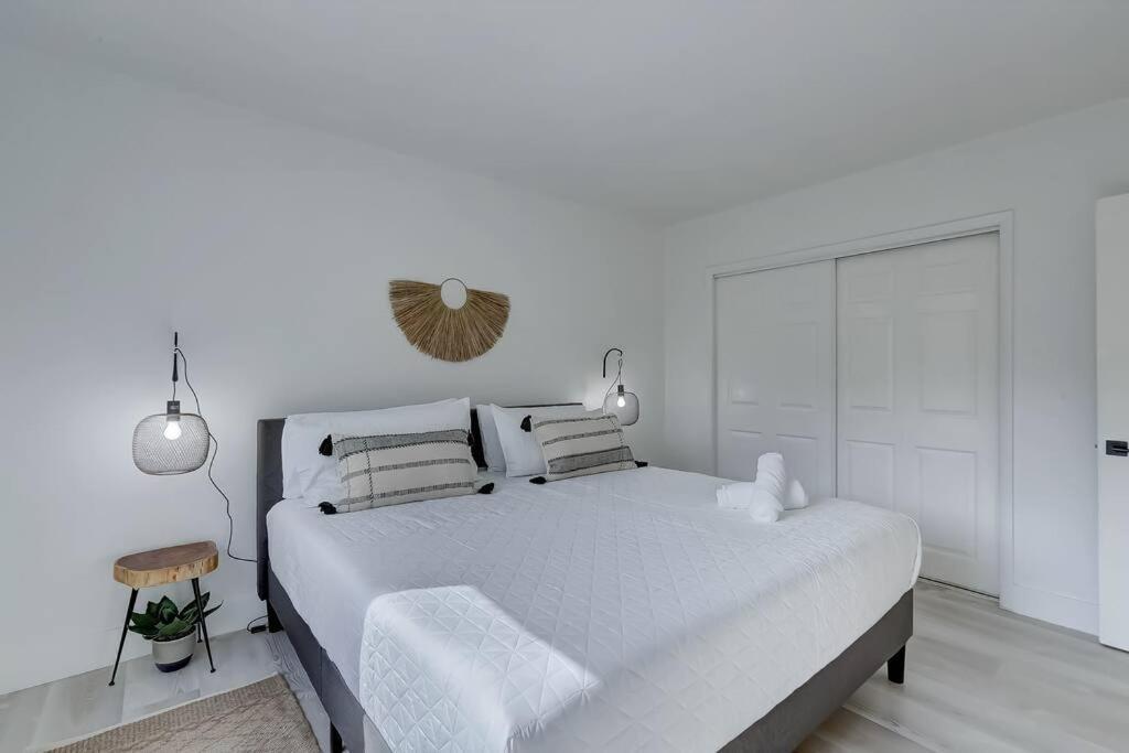 Chic Retreat: 2Br Apartment! Форт Лодърдейл Екстериор снимка
