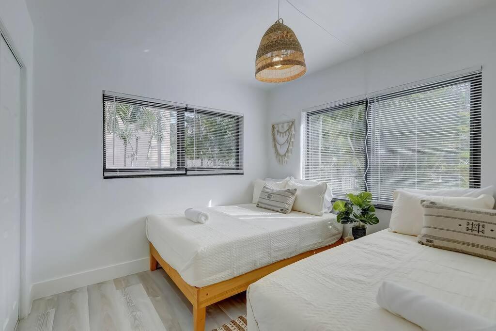 Chic Retreat: 2Br Apartment! Форт Лодърдейл Екстериор снимка