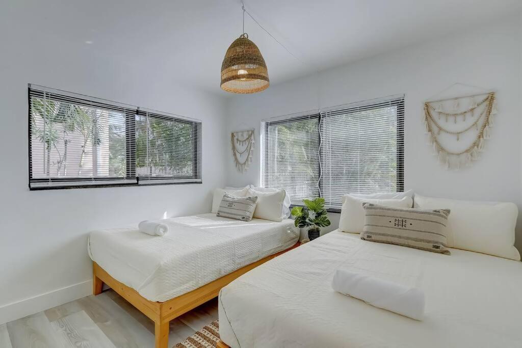 Chic Retreat: 2Br Apartment! Форт Лодърдейл Екстериор снимка
