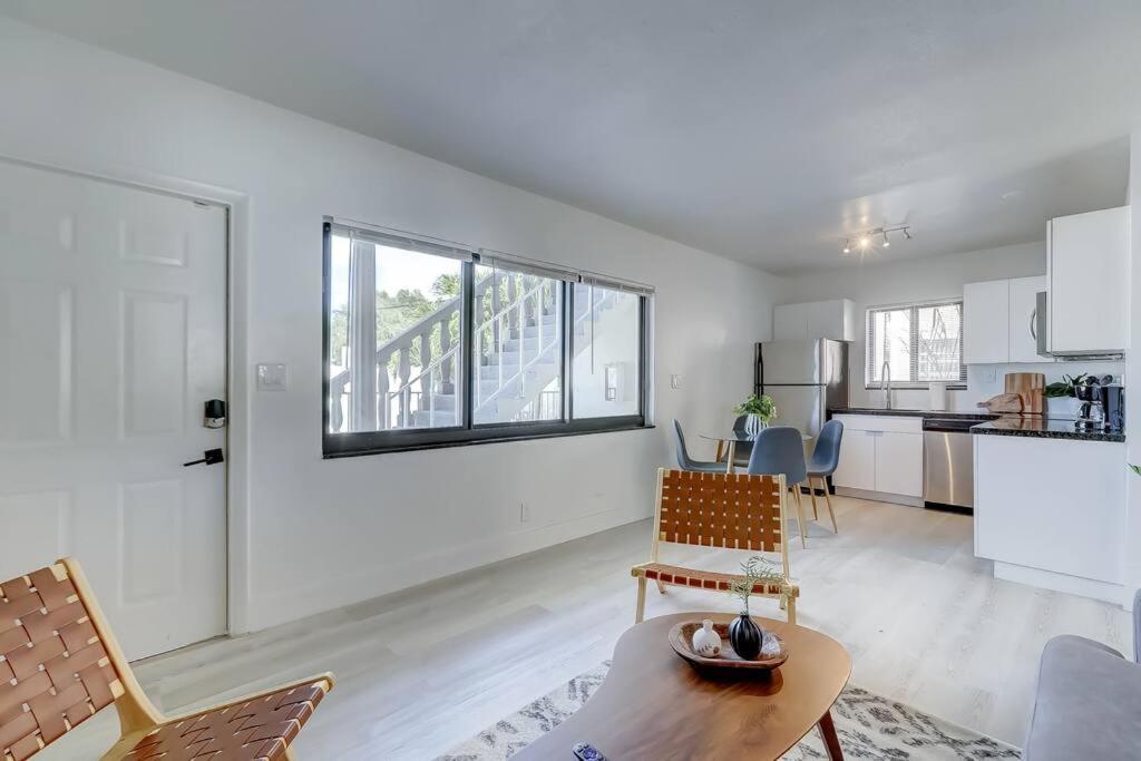 Chic Retreat: 2Br Apartment! Форт Лодърдейл Екстериор снимка