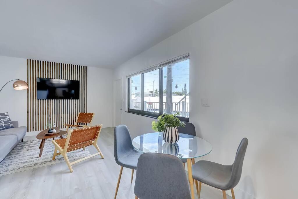 Chic Retreat: 2Br Apartment! Форт Лодърдейл Екстериор снимка