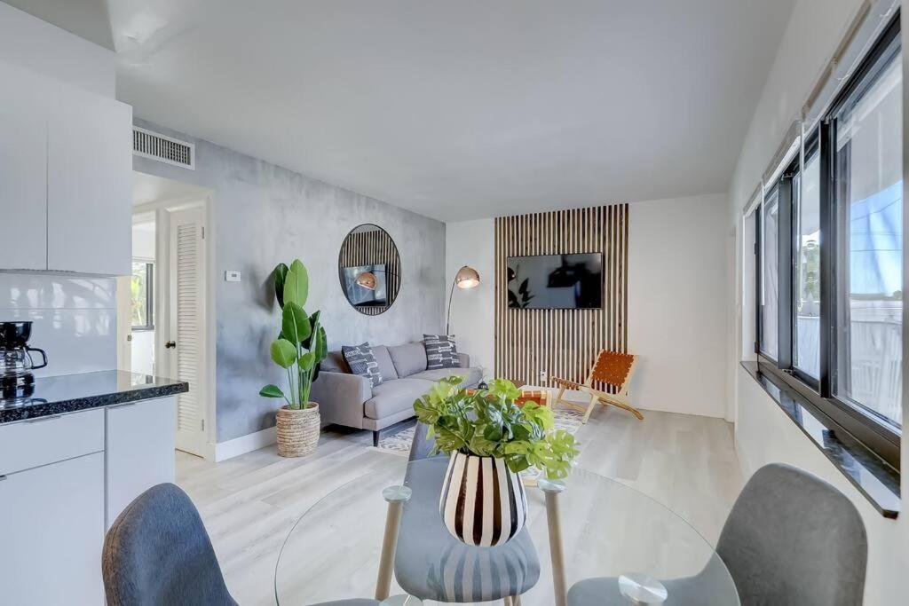 Chic Retreat: 2Br Apartment! Форт Лодърдейл Екстериор снимка